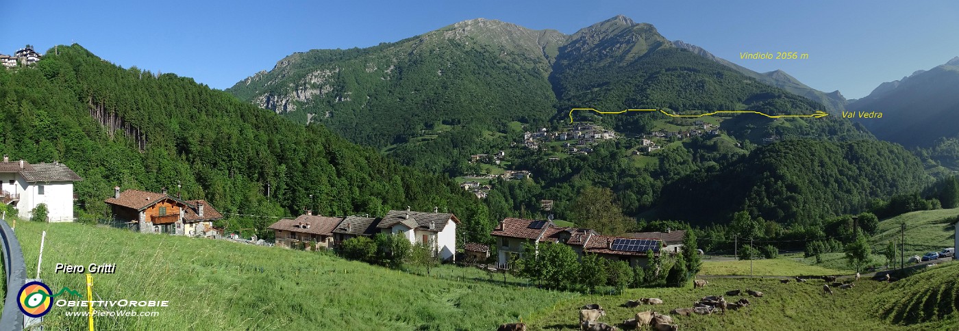 06 Da Oltre il Colle vista su Zorzone e verso la Val Vedra col Monte Vindiolo (2056 m) - Copia.jpg